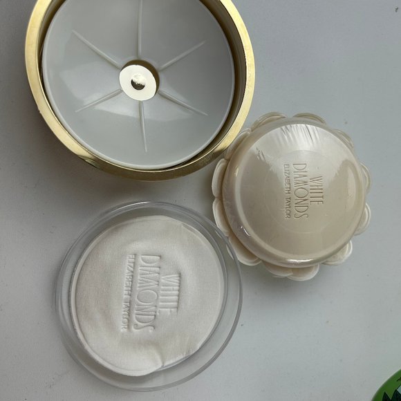 New White Diamonds by Elizabeth Taylor Perfumed Sopa with Holder 3.5 Oz - Picture 4 of 6